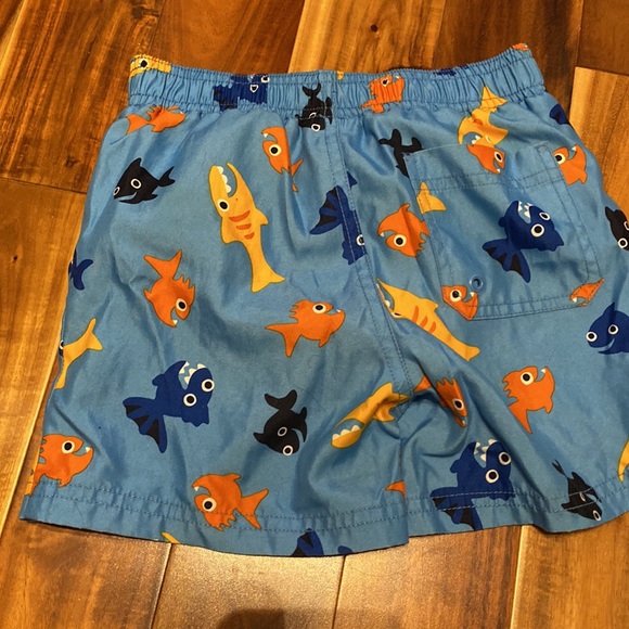 Boy’s Size 3 Gymboree Swimming Bundle: Shorts with Fish & Surfboard Rashguard - Picture 3 of 7